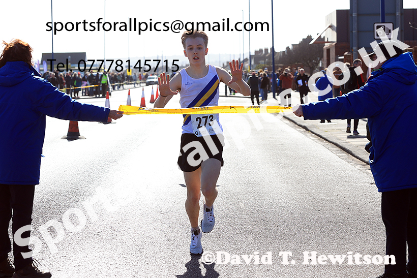 Boys under-15s 5k, 2025 Northern 12 and 6 Stage Road Relays and Junior 5k, Redcar. Photo: David T. Hewitson/Sports for All Pics